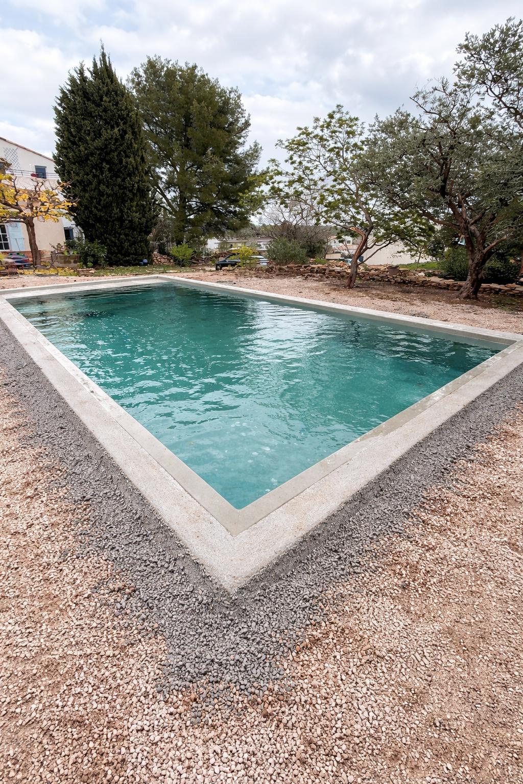 Piscine coque finition grès cérame
