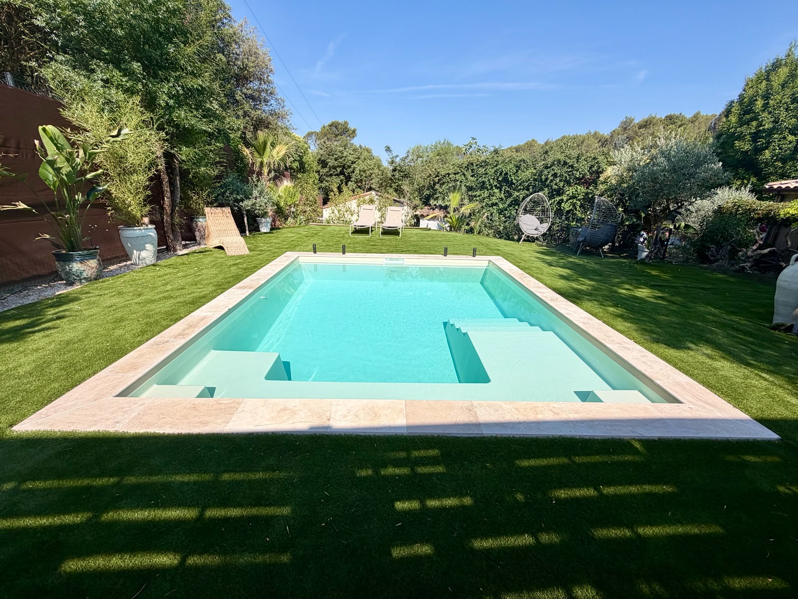 Piscine coque Maxi Carre sable avec terrasse