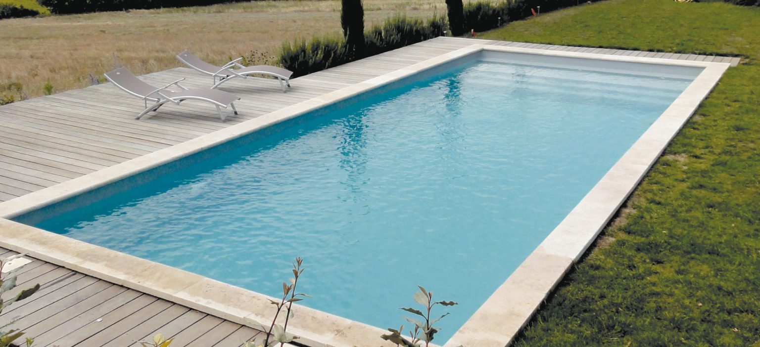 Piscine coque &Eacute;l&eacute;gance XL &agrave; fond inclin&eacute;